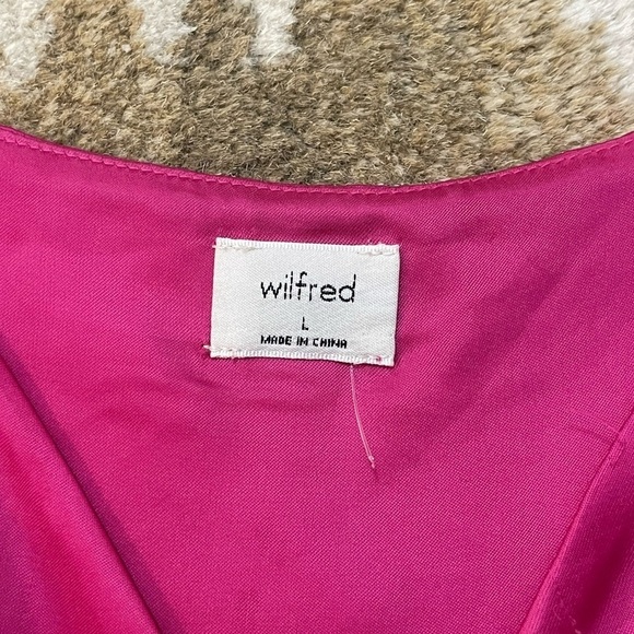 Wilfred Aritzia magenta pink satin ruched cropped tank top women’s size large - Picture 4 of 6